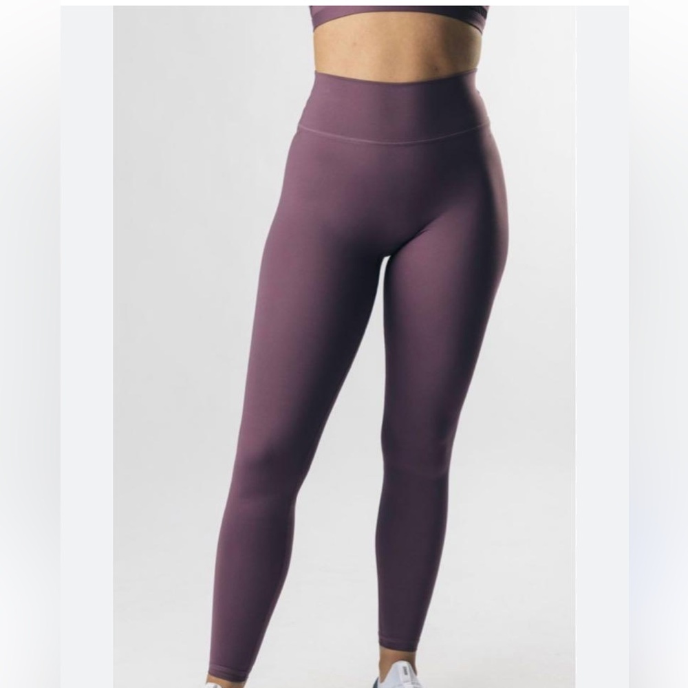Alphalete Alphalux Essential Leggings - Black Plum